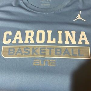 A Jordan elite North Carolina basketball T-shirt size extra large